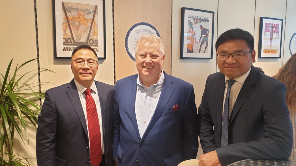 From left to right: Mr Philip Gu, SCU Group CEO; Richard Carleton, CNSX Markets; and Michael Huang, SCU Director
